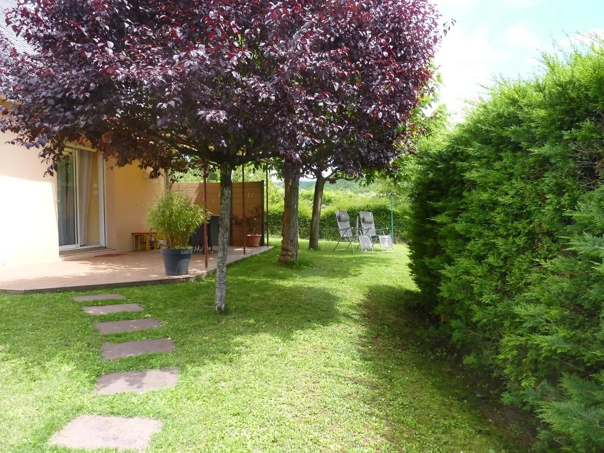 Alojamento de Acomodação e Pequeno-almoço Les Petits Jardins Acomodação com café da manhã Marcillac-Vallon