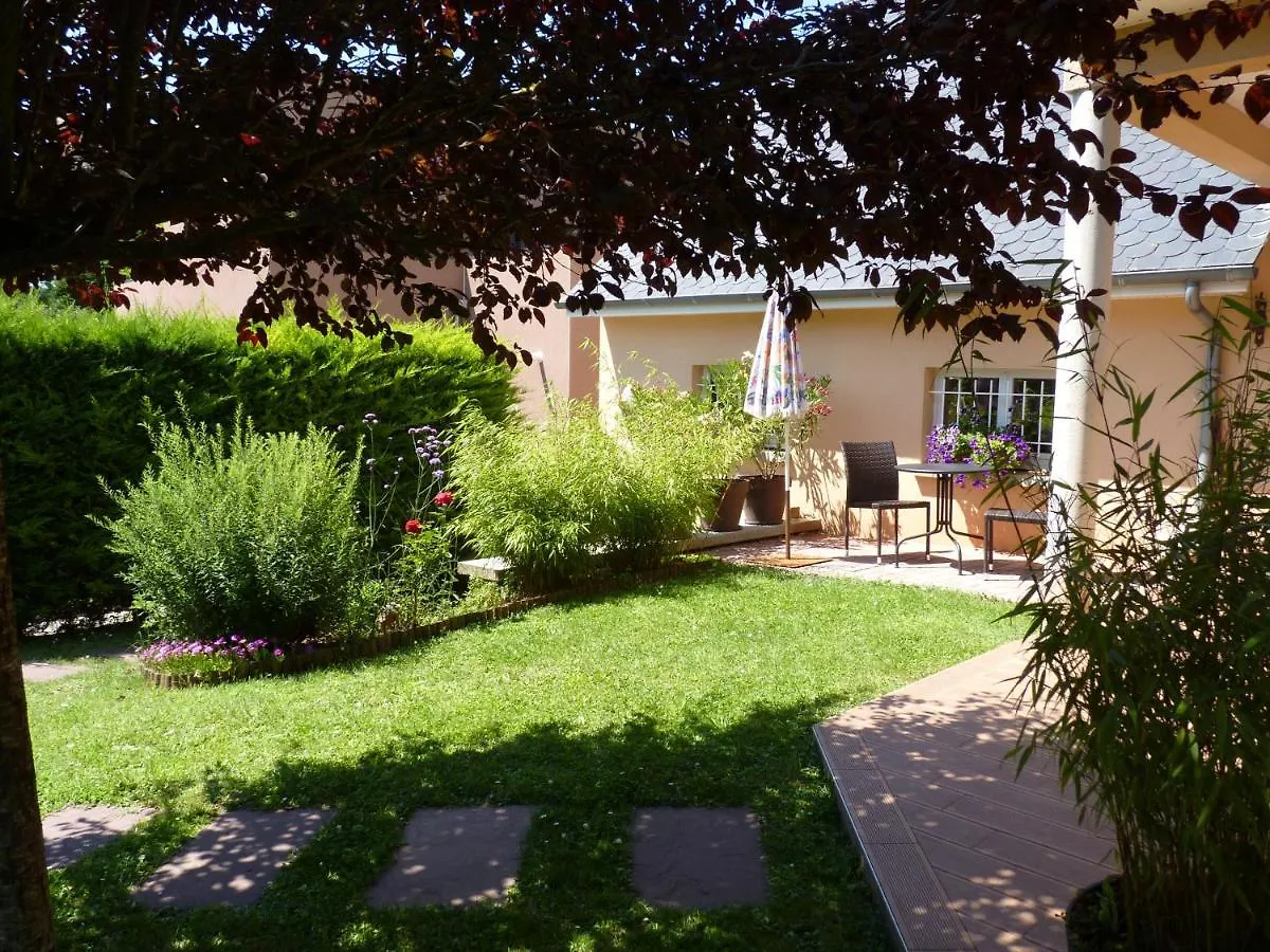 Bed & Breakfast Les Petits Jardins Bed and Breakfast Marcillac-Vallon