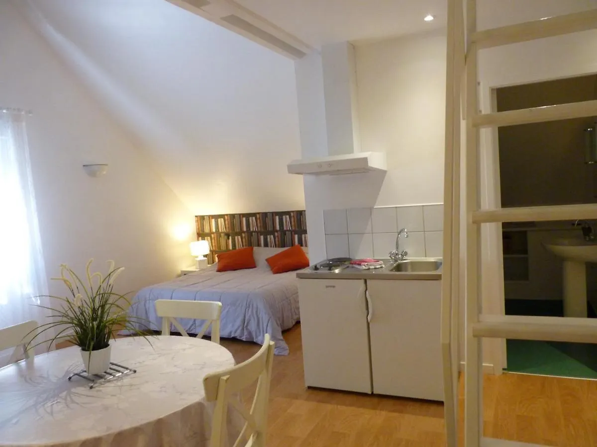 Les Petits Jardins Bed & Breakfast Marcillac-Vallon France