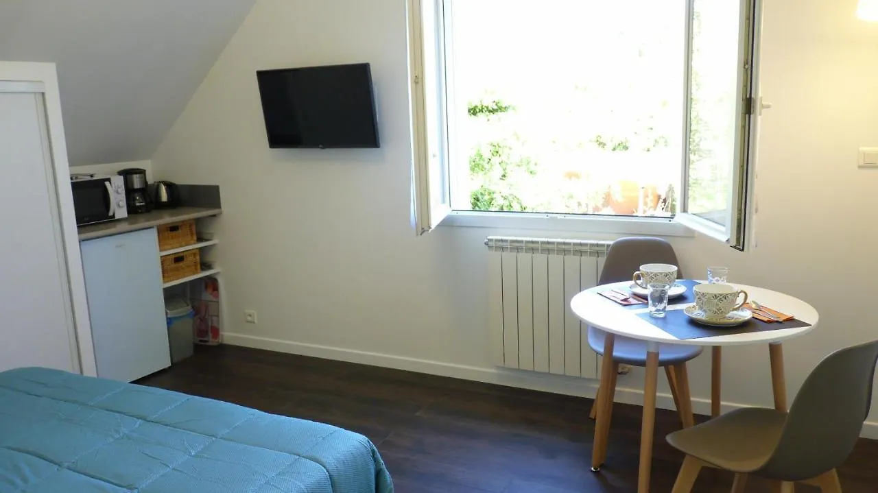 Les Petits Jardins Bed & Breakfast Marcillac-Vallon 0*,  France